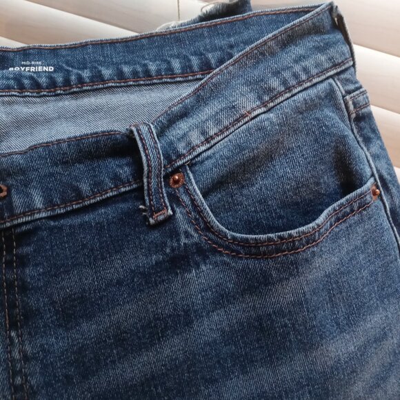 OLD NAVY mid rise boyfriend cut off jeans in Vina (14 tall) - Picture 13 of 14